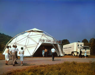 Illustration for article titled Photos of daily life in the US government's secret atomic city